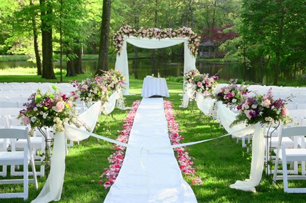 Backyard Wedding | Backyard Wedding Ideas | 123WeddingCards