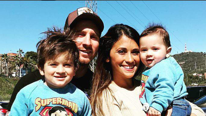 messi-and-antonella-with-their-children
