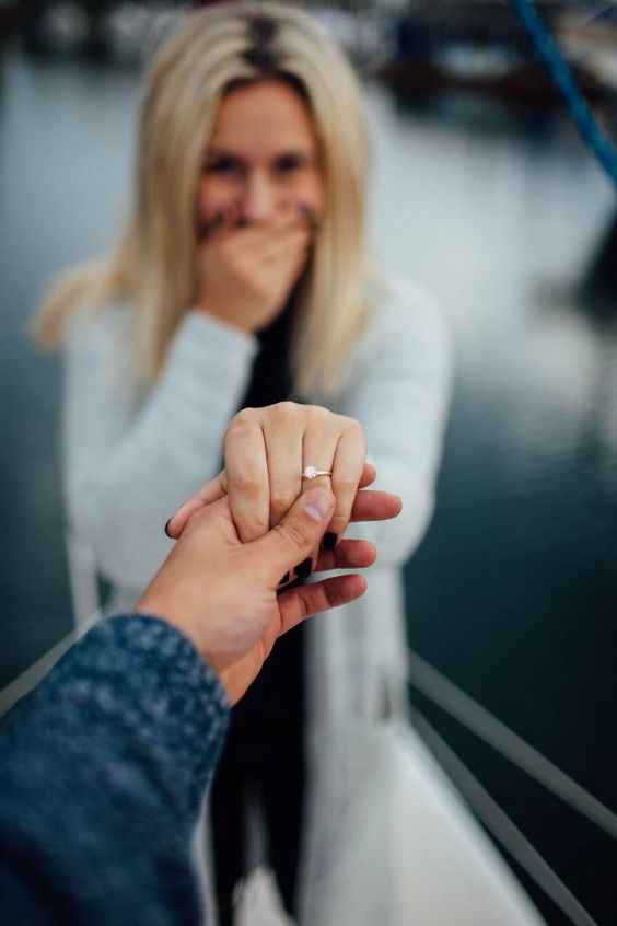 30+ Ringfie Ideas! Flaunt Your Engagement Ring In Cool New Ways | Beach  engagement photos, Wedding photos poses, Engagement photoshoot