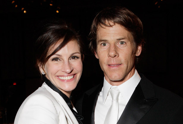 Julia Roberts & Danny Moder - 4th Of July Wedding - 123WeddingCards