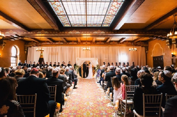 Theatrical Jewish wedding traditions
