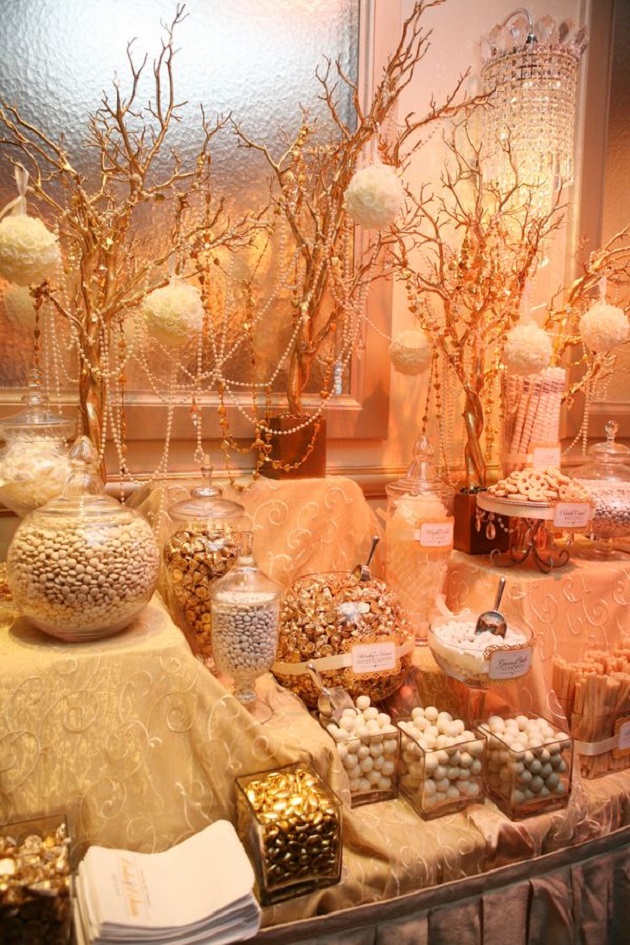 Sweet candy bar will look sweeter with our gold wedding idea