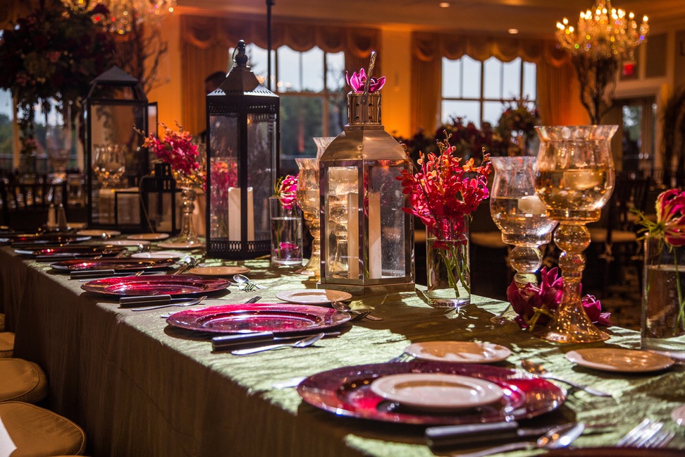 Stunning & Elegant burgundy + Gold Fall Wedding Ideas