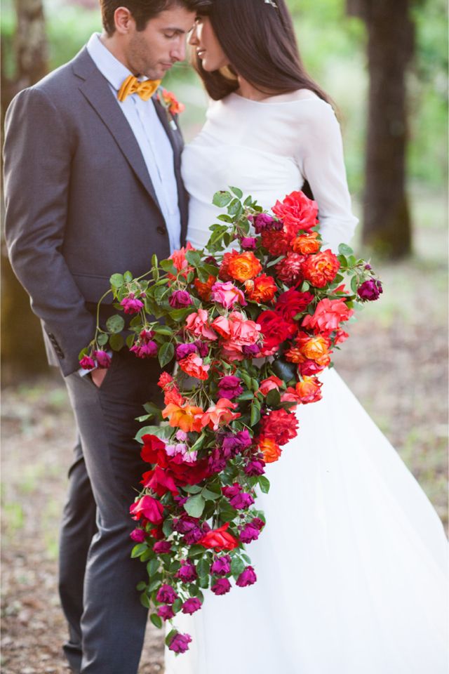 Huge bridal bouquets - 123WeddingCards