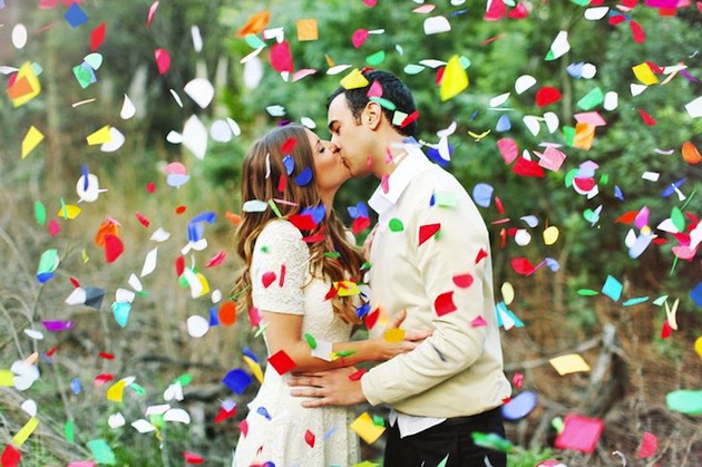 Confetti use as props for wedding photography_1