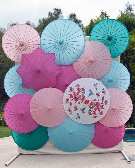 Use umbrellas for wedding photo prop_1