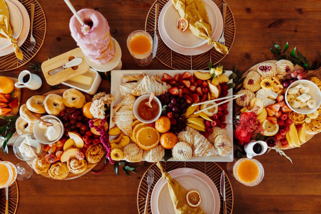 Here are 5 steps to plan an after-wedding brunch
