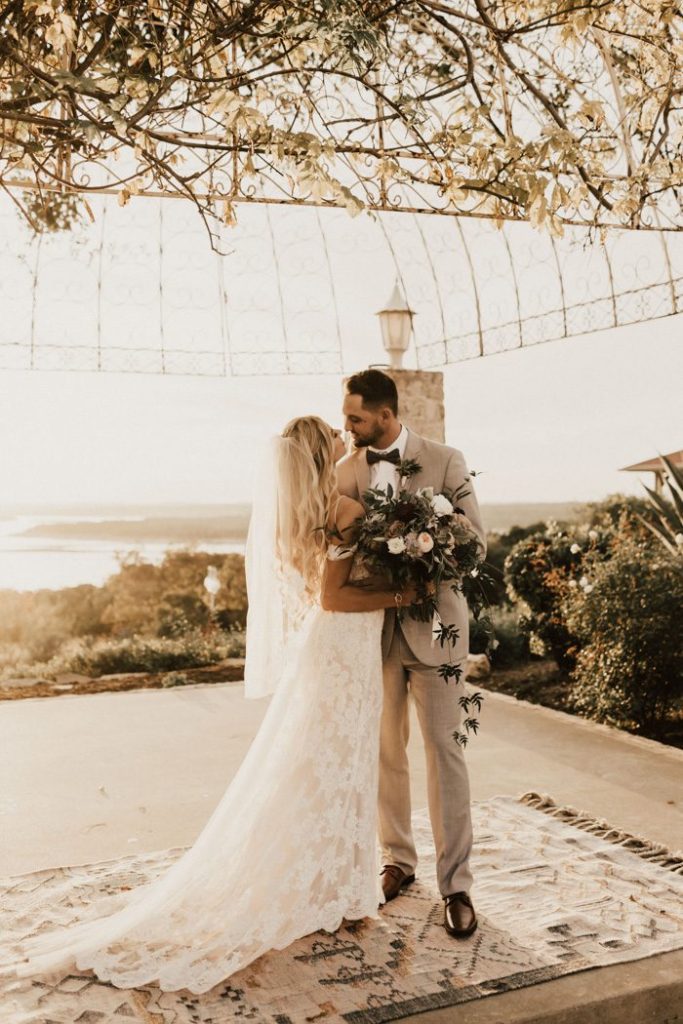 Vintage Wedding Couple Look